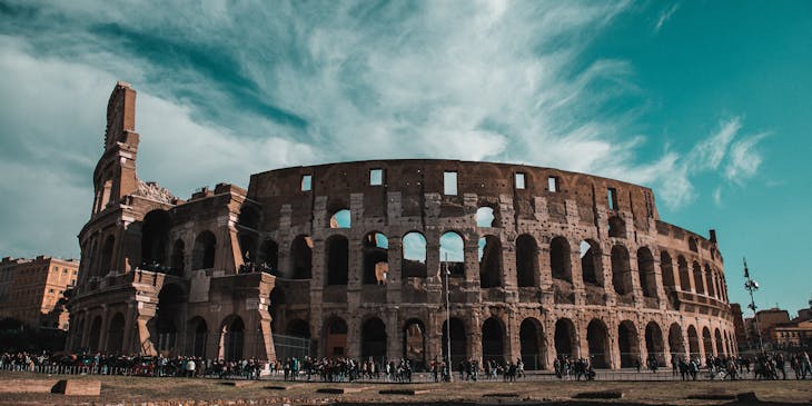 Antiguo Coliseo en Roma, Italia.