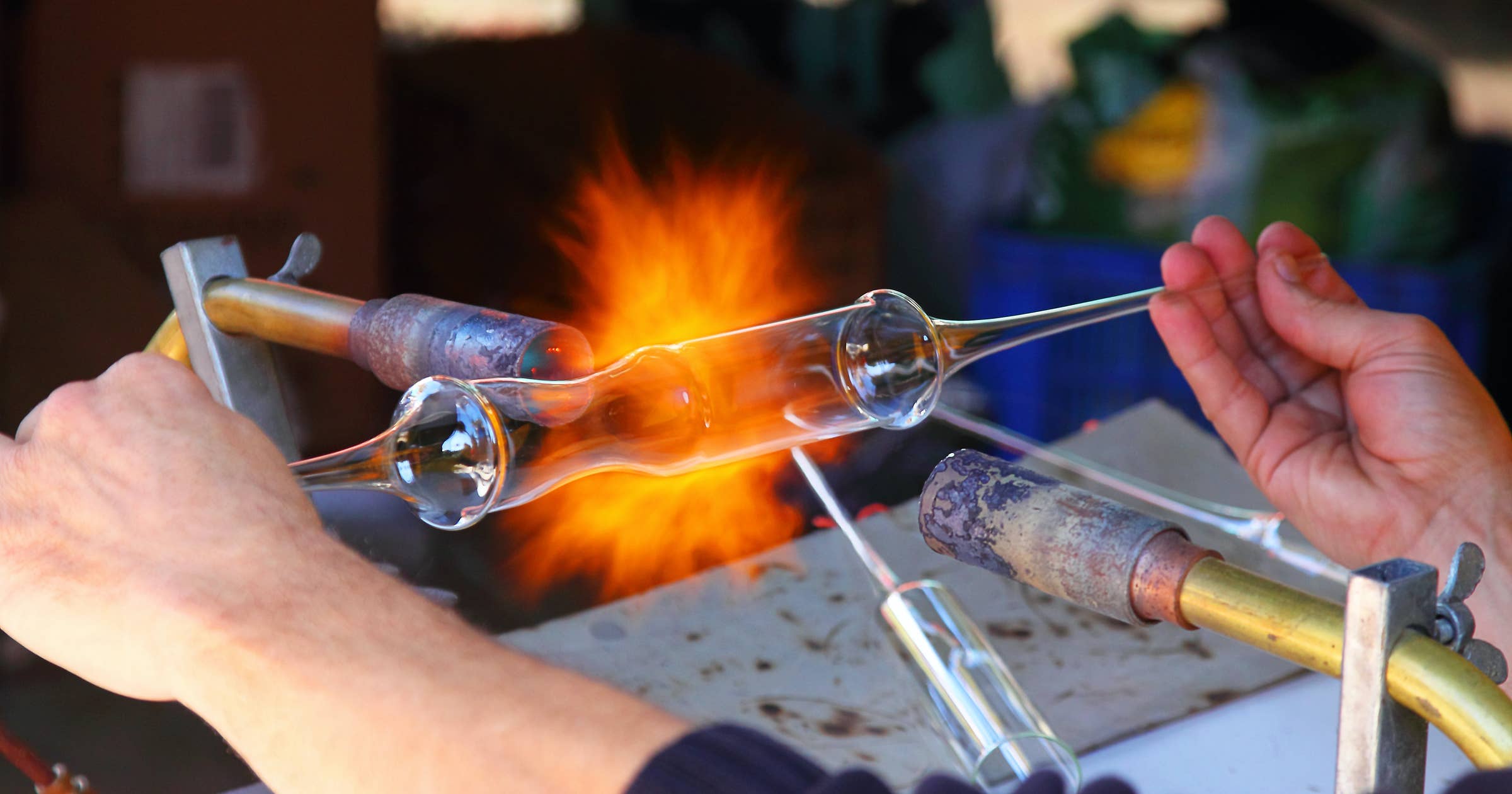 Glass making. Выдувание стекла. Стеклодув. Плавление стекла. Расплавленное стекло.