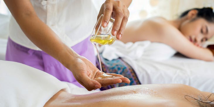 Oil massage in a spa