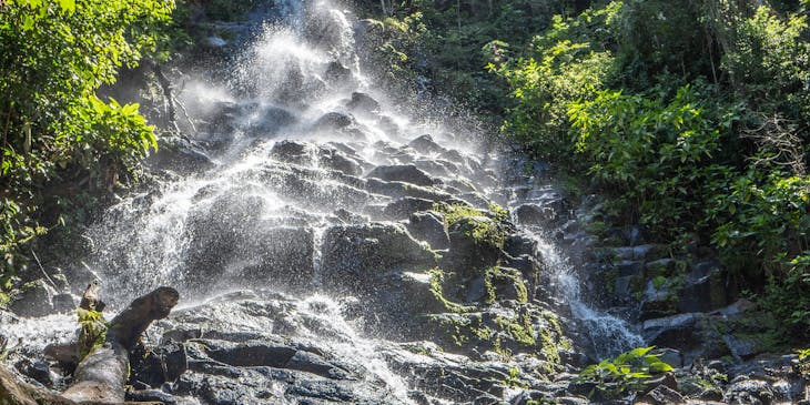 Vista del salto de Cantera en un negocio de tours al salto de Cantera.