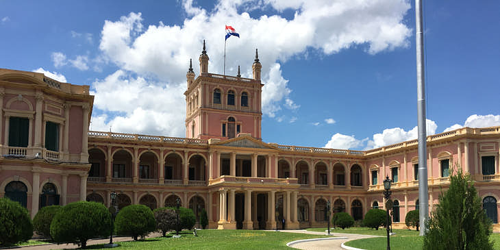 Palacio presidencial de Paraguay y sus jardines.