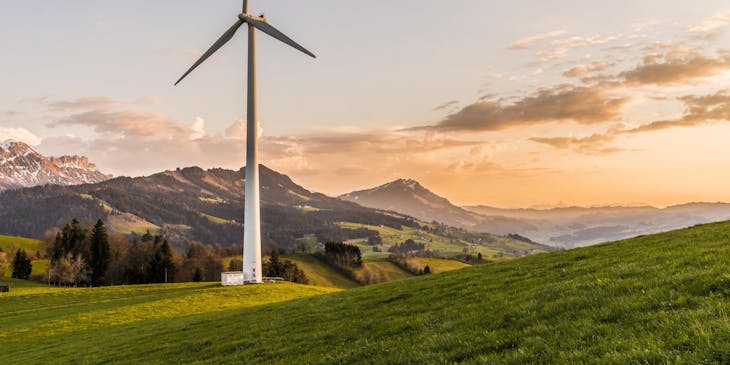 Un aerogenerador instalado por una empresa de energías renovables.